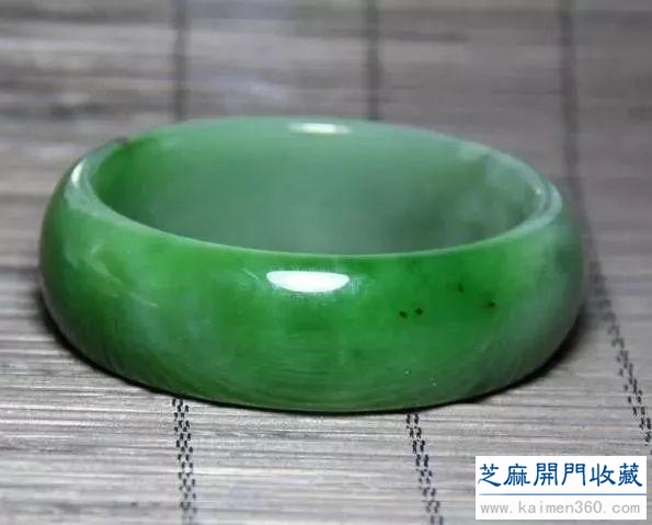 玩玉别成“白痴”：碧玉很色很迷人