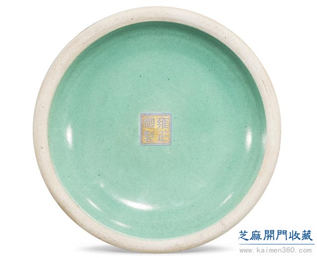 雍正 粉彩描金开光花鸟纹芝耳三足座盖瓶