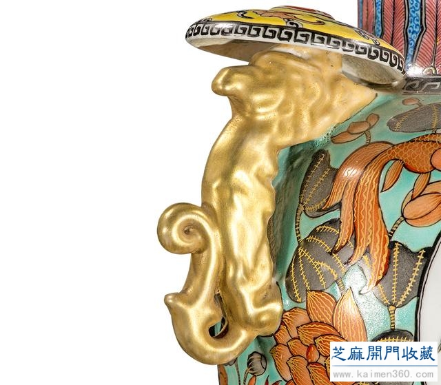雍正 粉彩描金开光花鸟纹芝耳三足座盖瓶