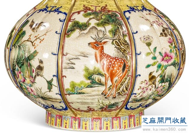 乾隆 哥釉八开光鸟兽纹粉彩描金瓜楞瓶