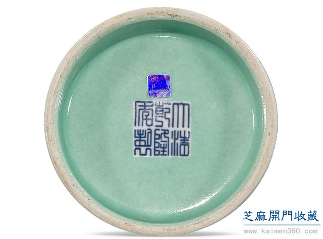 乾隆 哥釉八开光鸟兽纹粉彩描金瓜楞瓶