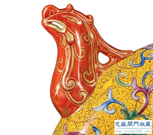 乾隆 粉彩描金宝相花卷草纹凤首扁壶