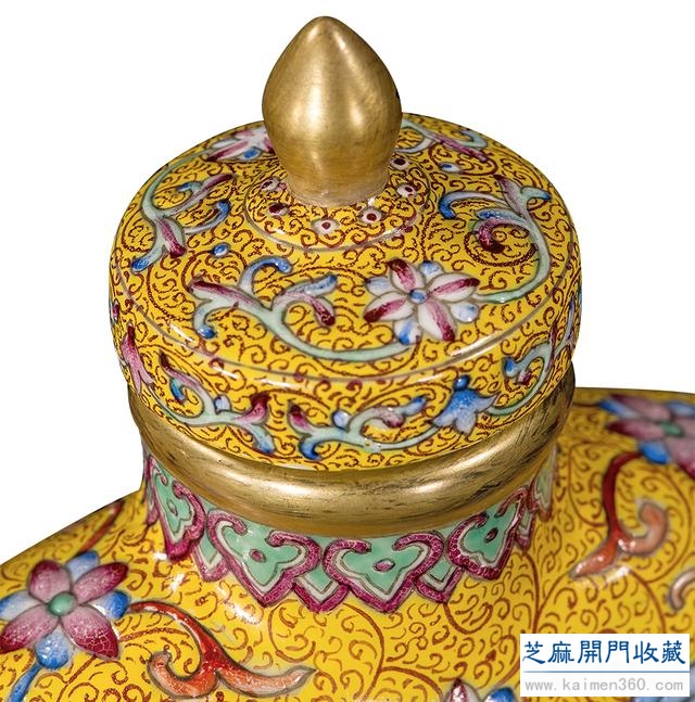 乾隆 粉彩描金宝相花卷草纹凤首扁壶