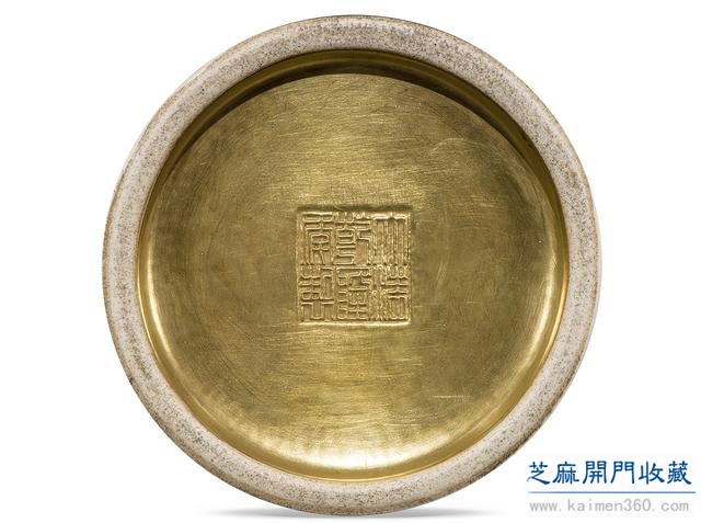 乾隆 粉彩描金塑贴花鸟纹天球瓶（对）