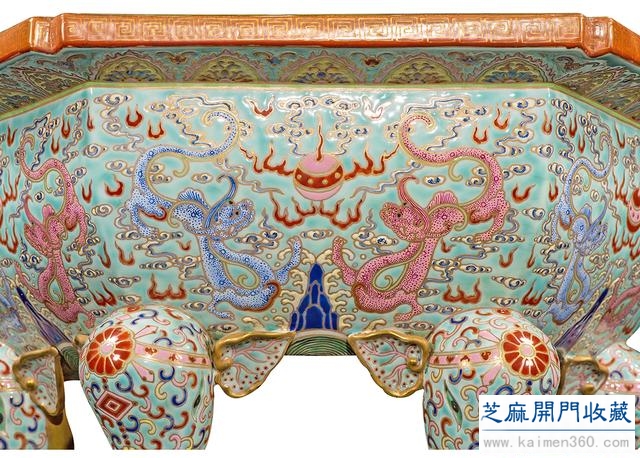 乾隆 粉彩描金镂空出戟龙凤纹象足六方香薰