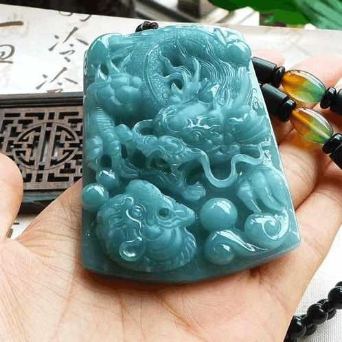 翡翠赌石一定要谨慎分析！
