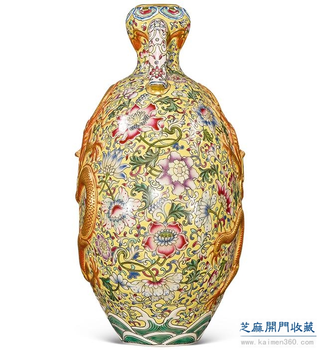 乾隆 粉彩矾红描金塑贴双龙纹扁瓶
