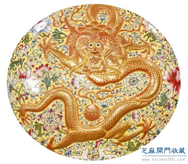 乾隆 粉彩矾红描金塑贴双龙纹扁瓶
