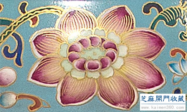 乾隆 粉彩涂金开光塑贴西洋人螭耳大瓶（对）