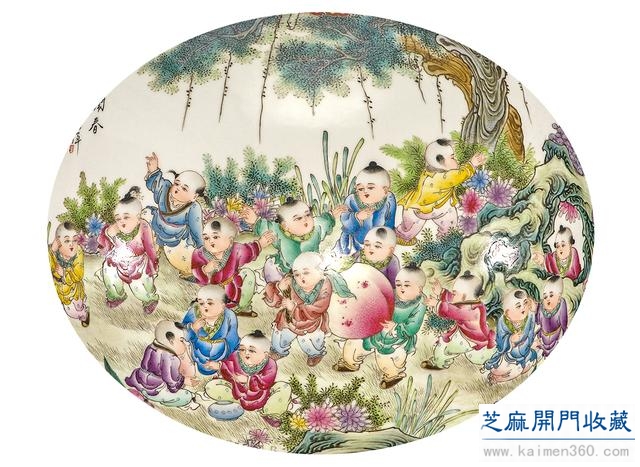 乾隆 粉彩描金开光童子闹春图辅耳撇口大瓶