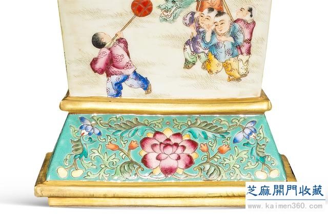 乾隆 粉彩描金婴戏图四方瓶（对）