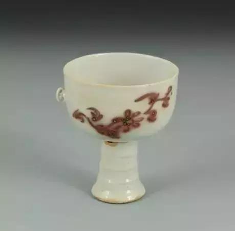 高足杯：元代瓷器中最流行的器型