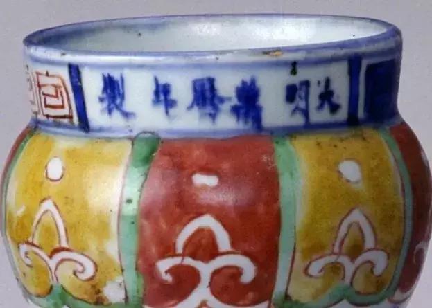 万历五彩：以红浓绿艳取胜！
