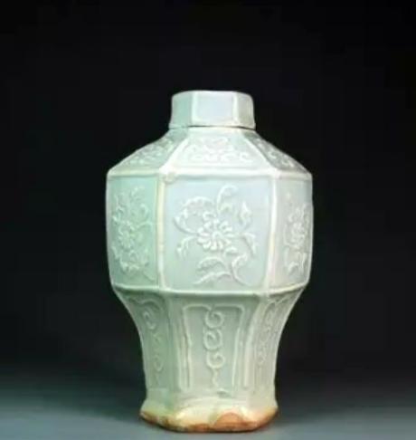 菊花在元明清三代瓷器上的体现情势