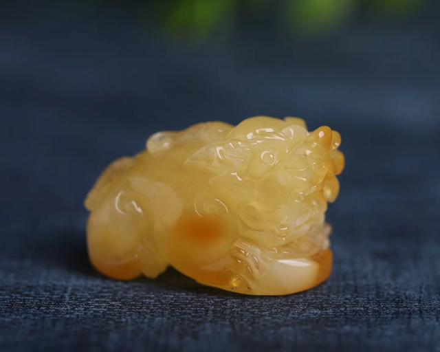 火烧蜜蜡真的可以鉴别蜜蜡的真假吗？