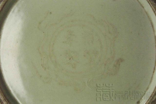 明瓷珍品赏析之永乐甜白釉沥暗描荷塘鸳鸯纹碗形盖大罐