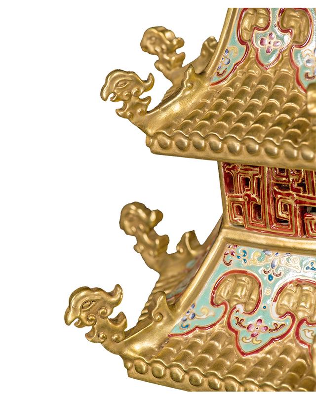 乾隆 粉彩描金缠枝莲纹亭台式香薰（对）