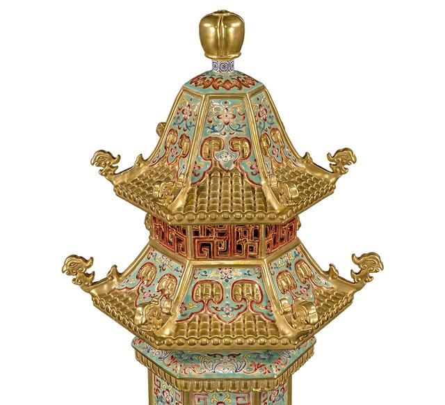 乾隆 粉彩描金缠枝莲纹亭台式香薰（对）