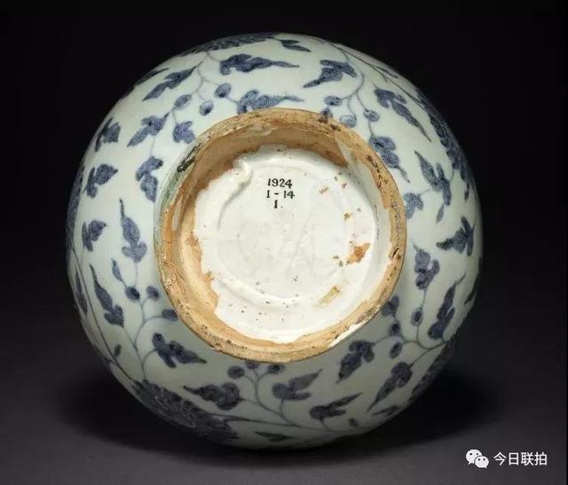 瓷器鉴定秘诀之十四-行家看瓷器底足看的是什么？学会了你也是行家