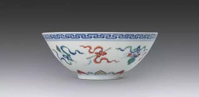 斗彩：明看成化，清看雍正