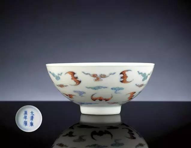 斗彩：明看成化，清看雍正
