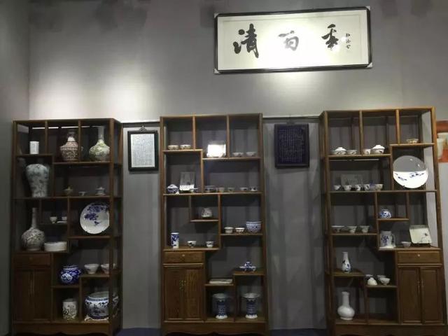 斗彩：明看成化，清看雍正