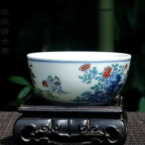 斗彩：明看成化，清看雍正
