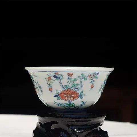 斗彩：明看成化，清看雍正